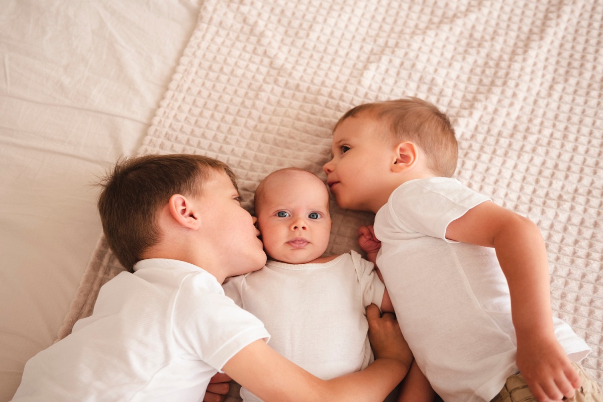 Come gestire la gelosia del fratello per gli altri piccoli della famiglia