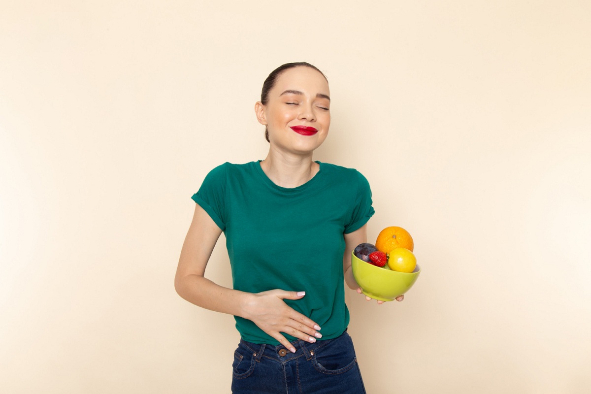 Donna che preferisce la frutta