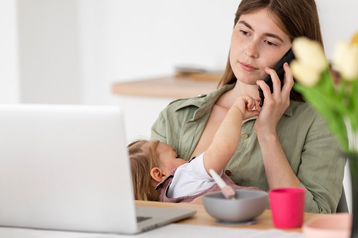 Mamma con neonato