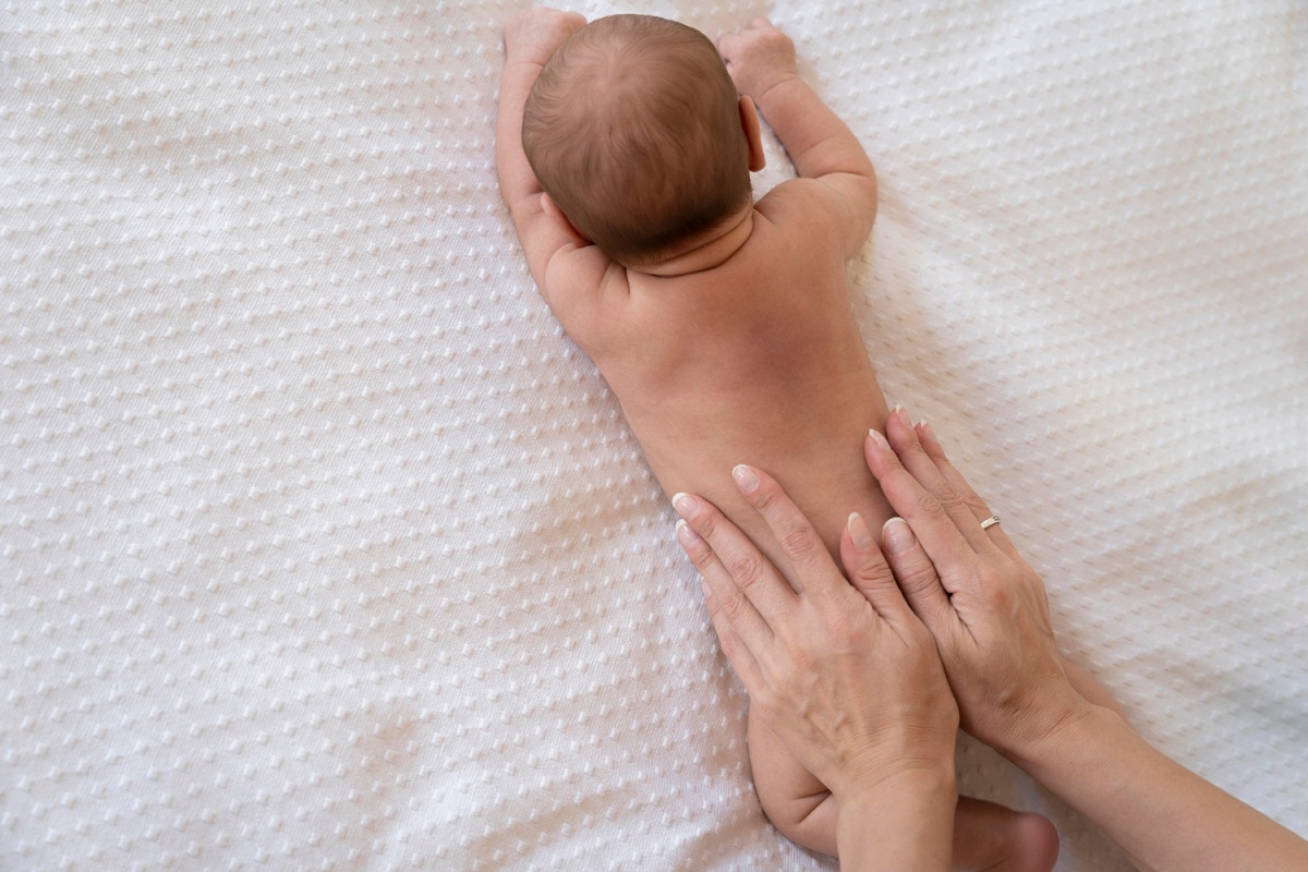 Massaggio infantile alla schiena