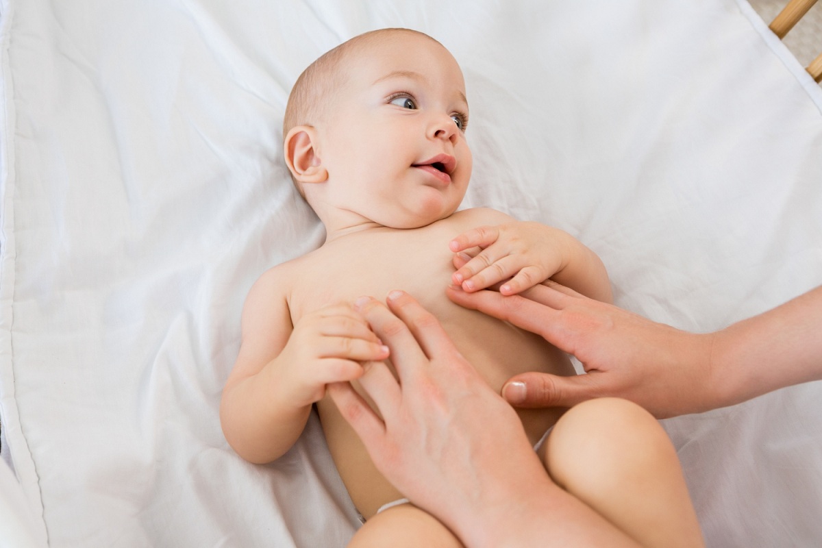Massaggio infantile: come si fa e quali sono i vantaggi