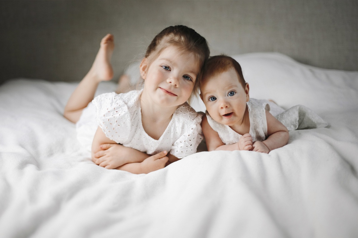 Sorella maggiore e neonato