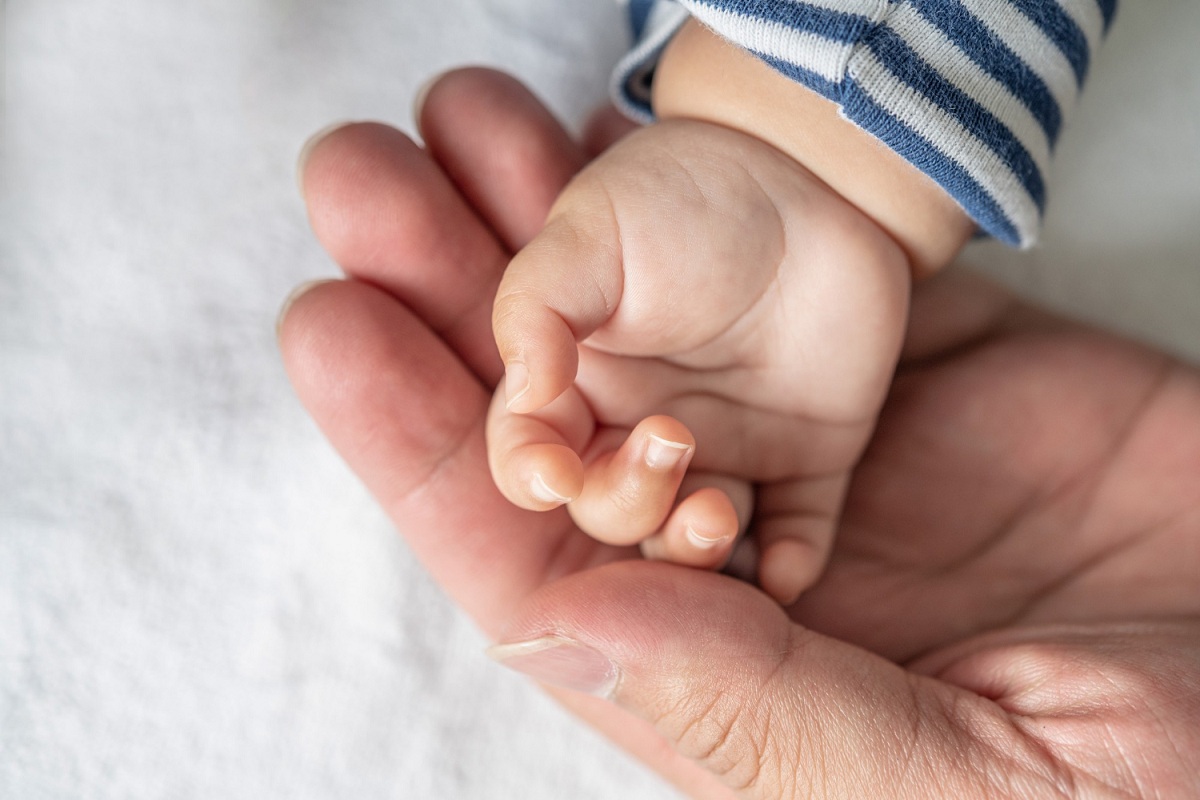 Come tagliare le unghie del neonato in modo sicuro